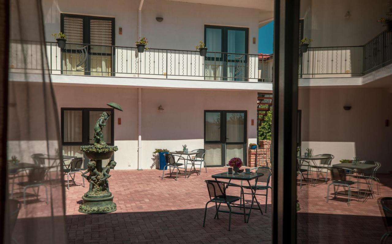 Hotel Sunny Border (Adults Only) à Vama Veche Extérieur photo