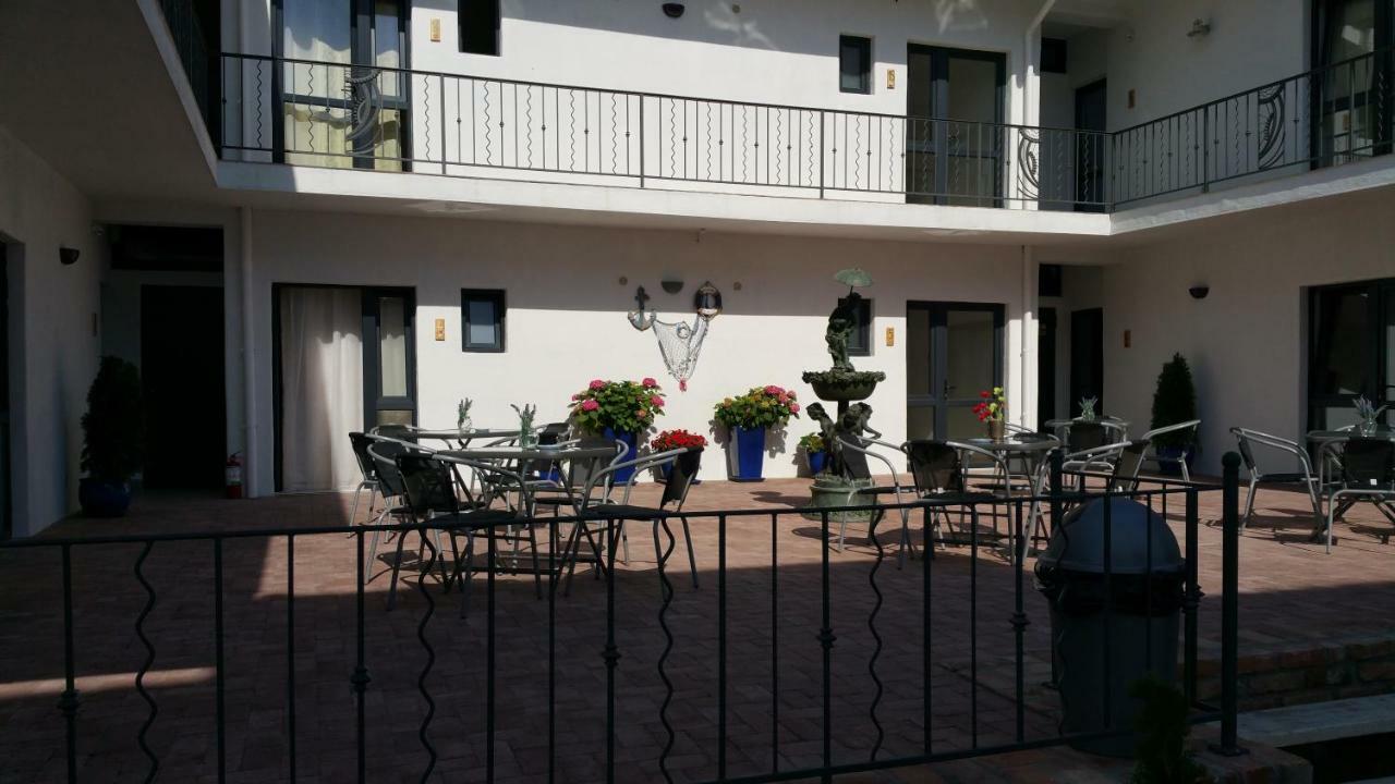 Hotel Sunny Border (Adults Only) à Vama Veche Extérieur photo